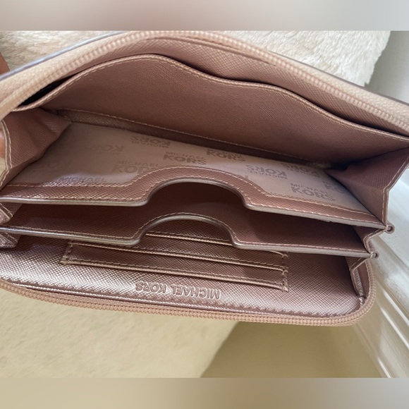 Michael Kors zip Around Rose Gold Wallet EUC - Picture 5 of 9